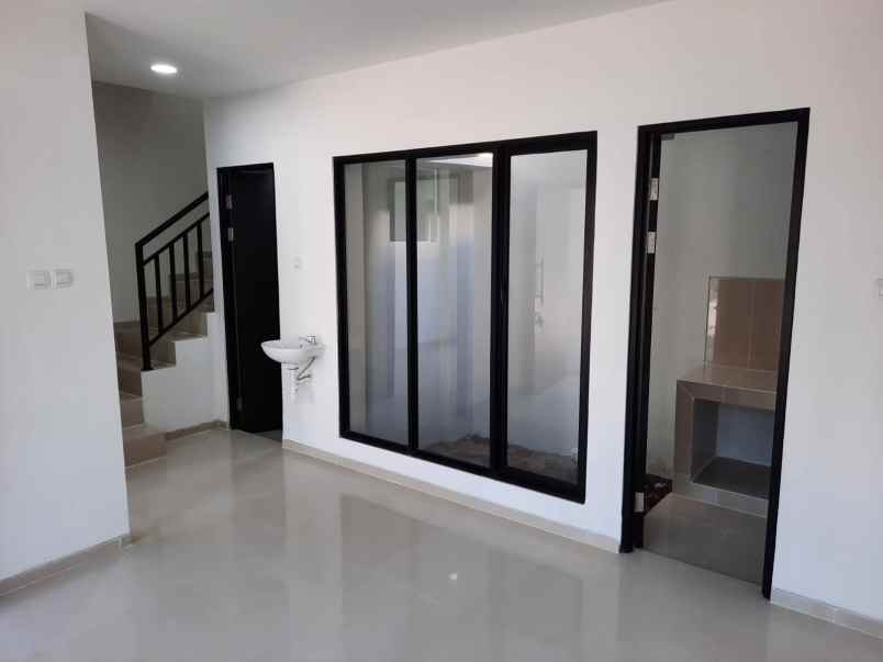 dijual rumah eastern park sukolilo
