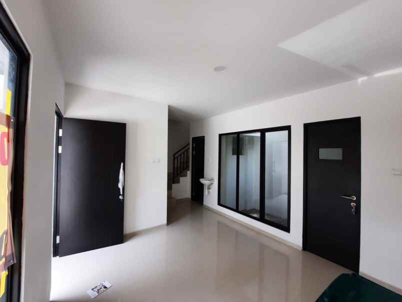 dijual rumah eastern park sukolilo