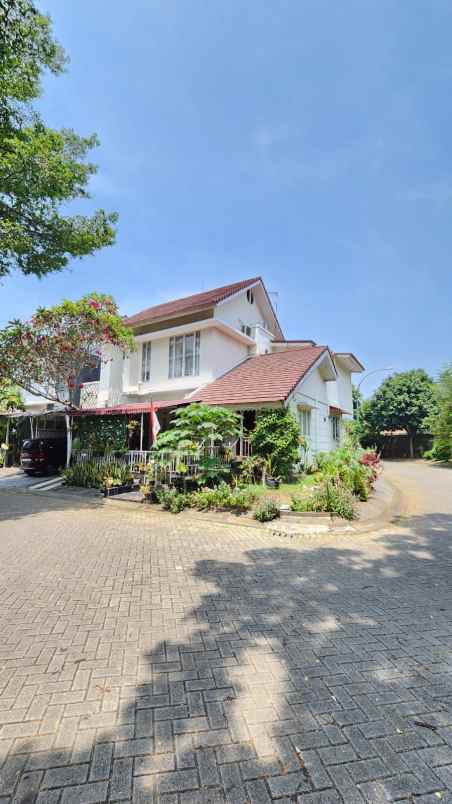 dijual rumah emerald view