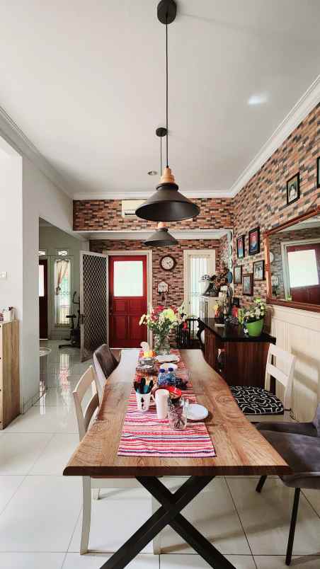 dijual rumah emerald view