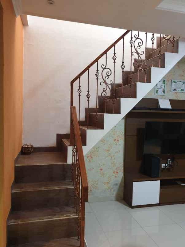 dijual rumah gedong pasar rebo jakarta