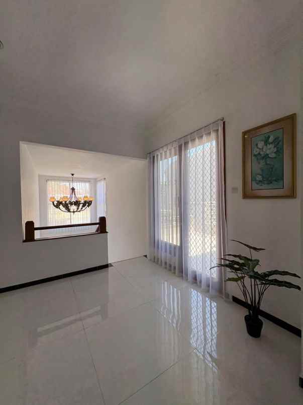 dijual rumah graha famili