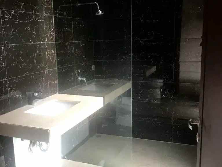 dijual rumah graha natura