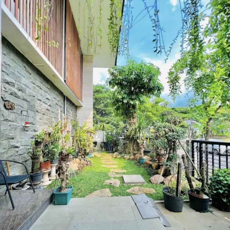 dijual rumah graha natura