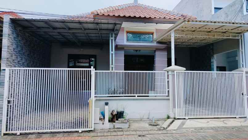 dijual rumah graha santoso regency