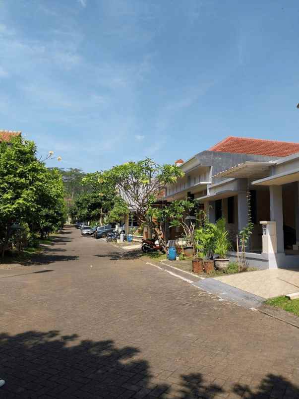 dijual rumah graha taman bunga komplek bsb