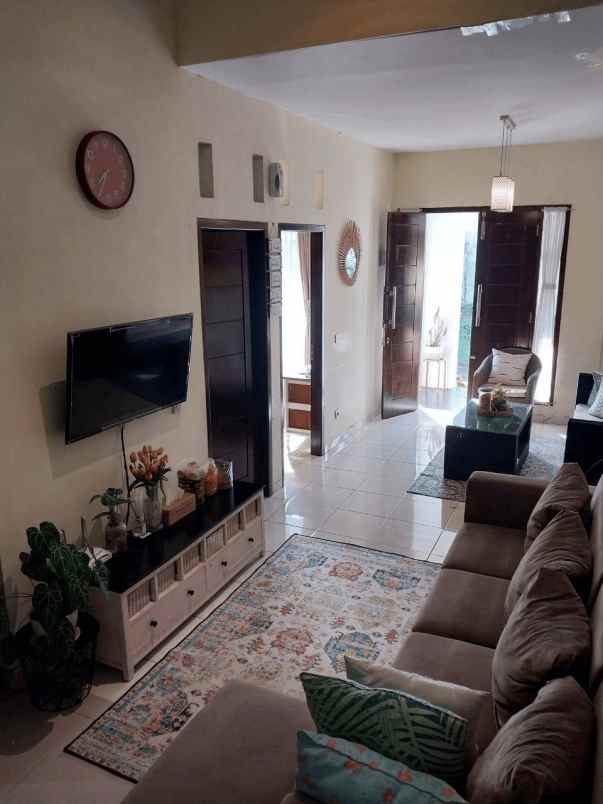 dijual rumah graha taman bunga komplek bsb