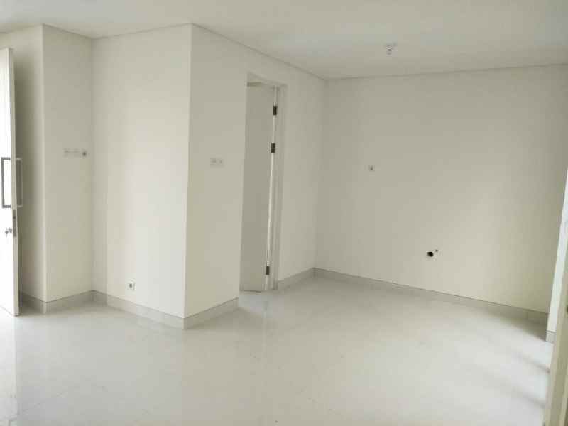 dijual rumah grand pakuwon