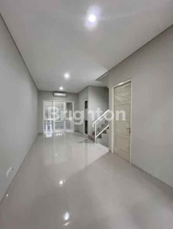 dijual rumah grand pakuwon