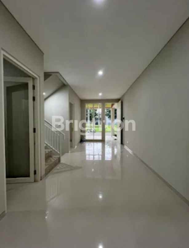 dijual rumah grand pakuwon