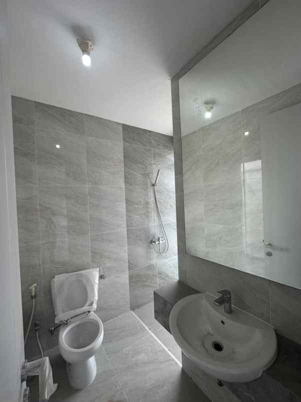 dijual rumah grand pakuwon tandes