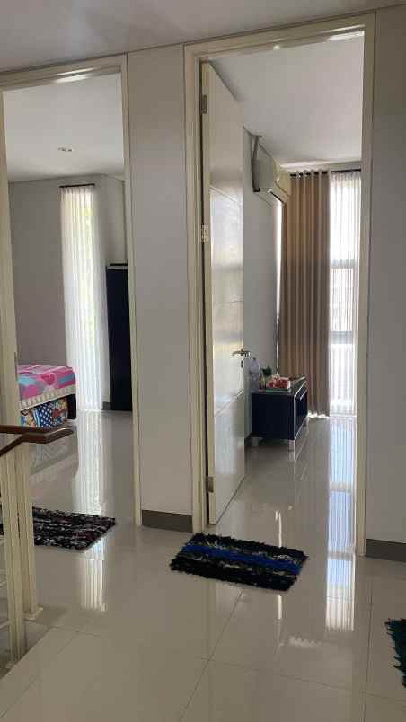 dijual rumah greenlake citraland