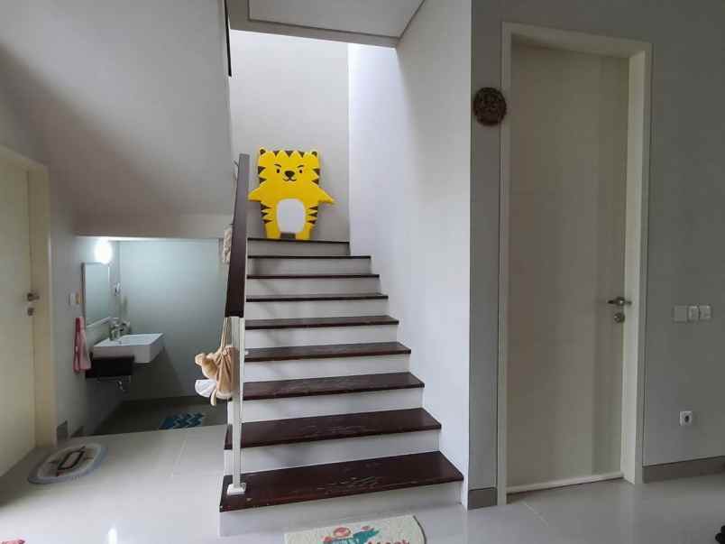 dijual rumah greenlake citraland