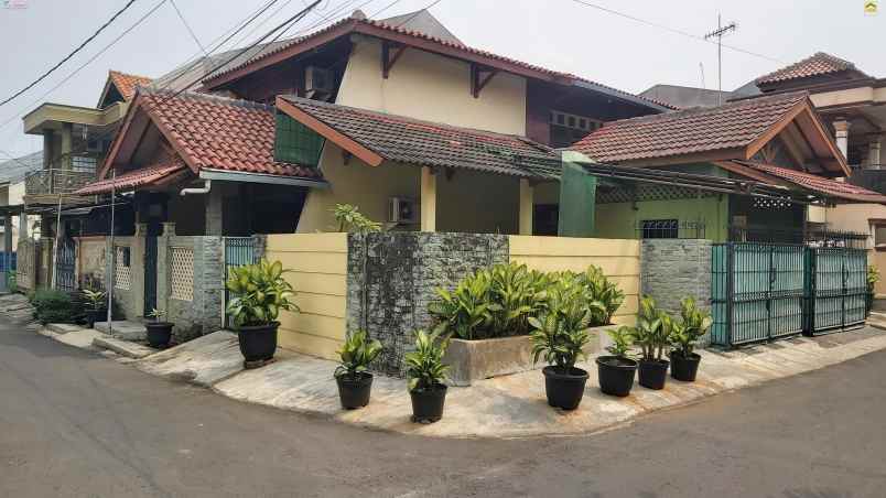 dijual rumah hook luas pondok kelapa komp dki