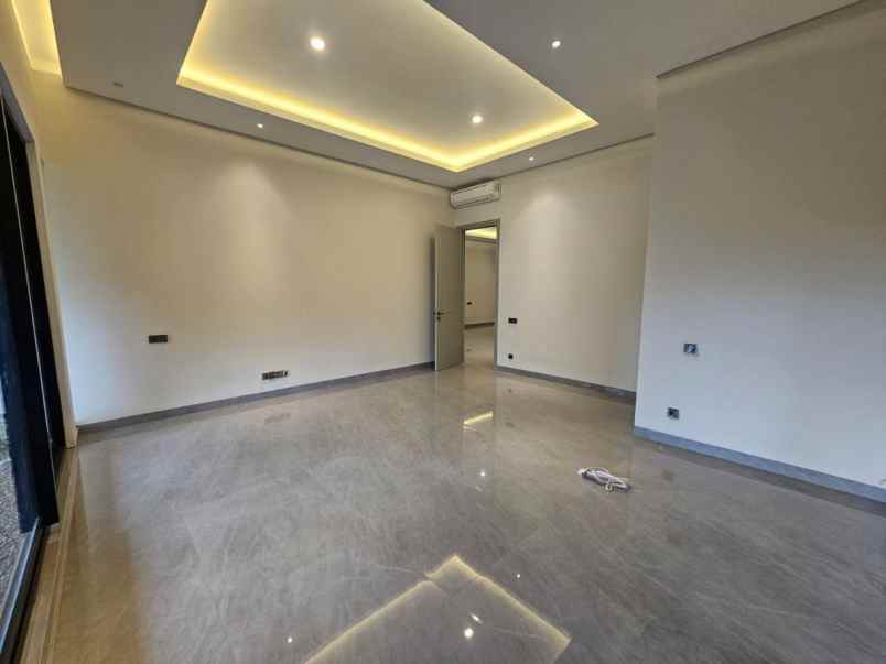 dijual rumah imperial golf pakuwon indah