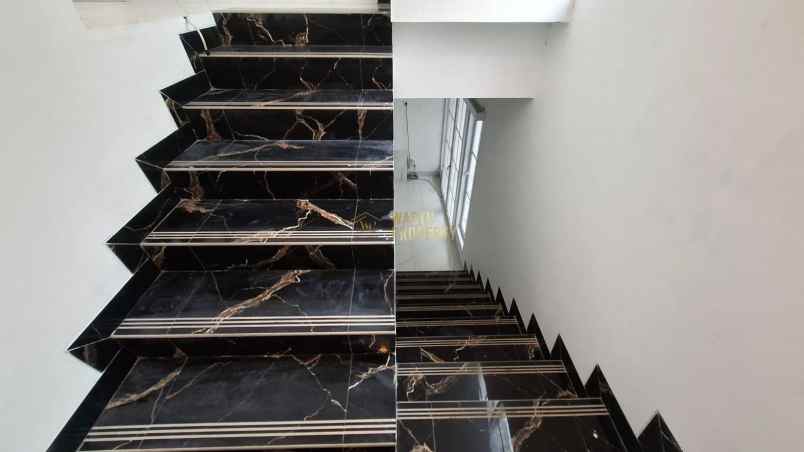 dijual rumah jagakarsa