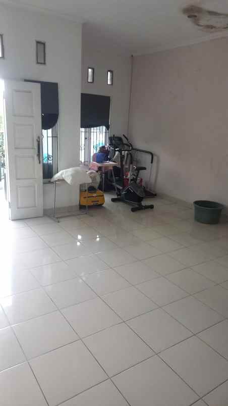 dijual rumah jagakarsa