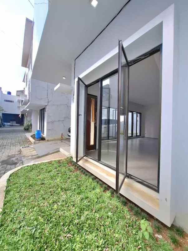 dijual rumah jagakarsa view danau