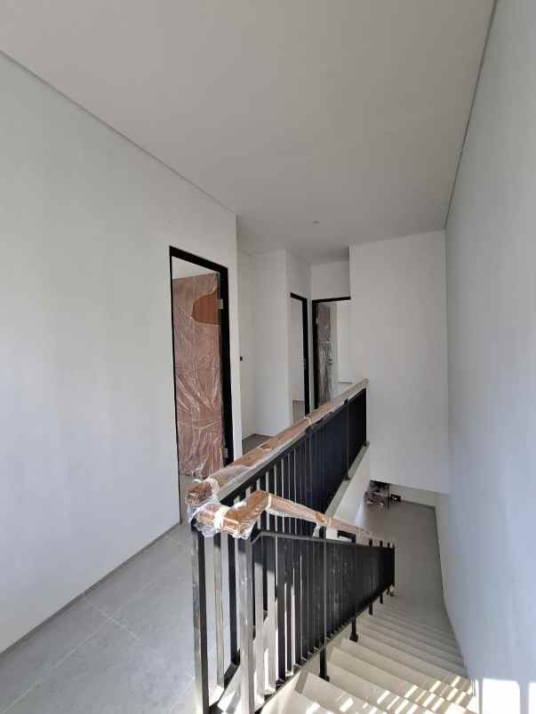 dijual rumah jagakarsa view danau