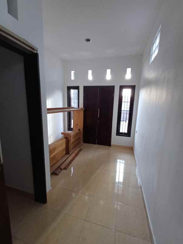 dijual rumah jalan buana raya