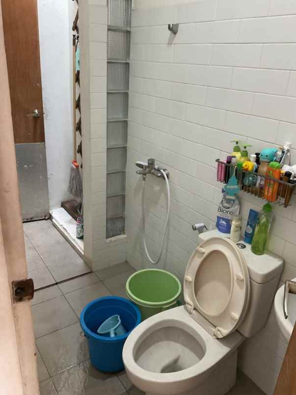dijual rumah jalan cempaka putih timur