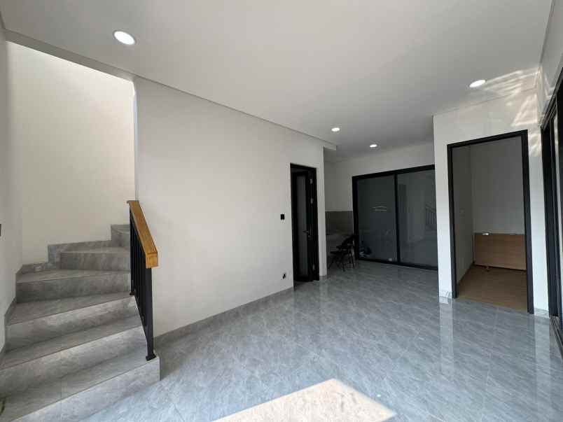 dijual rumah jalan cendrawasih ciputat