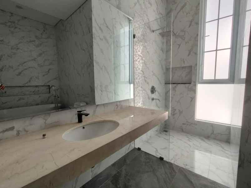 dijual rumah jalan danau maninjau no 38