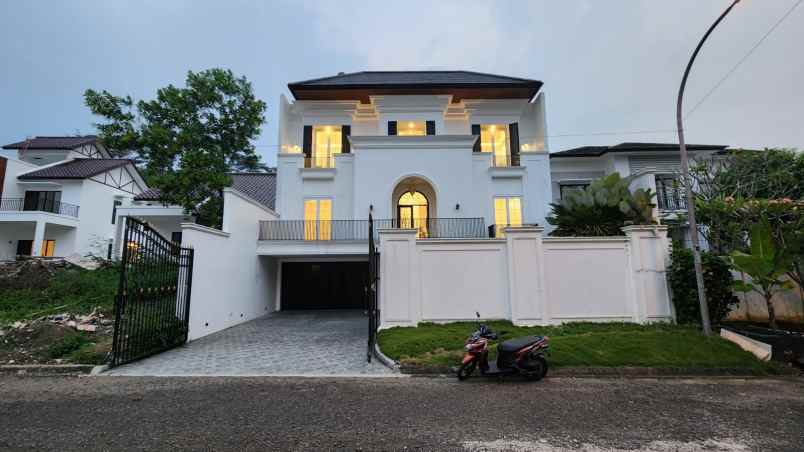 dijual rumah jalan danau maninjau no 38