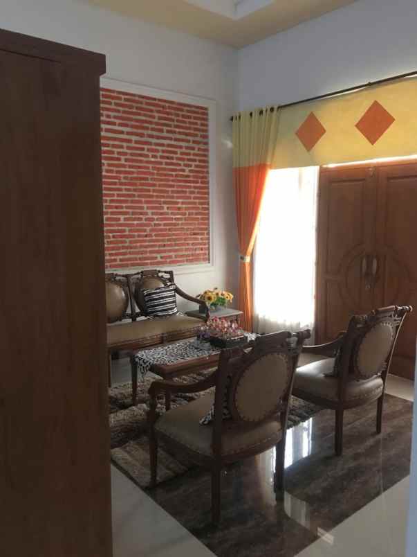 dijual rumah jalan dewi sartika