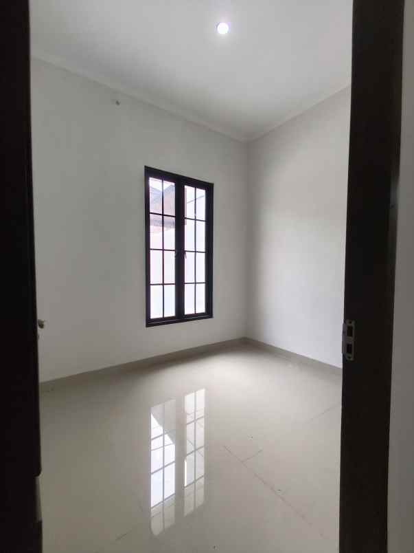 dijual rumah jalan h kochen cilodong