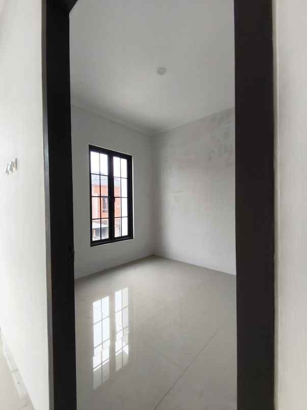 dijual rumah jalan h kochen cilodong