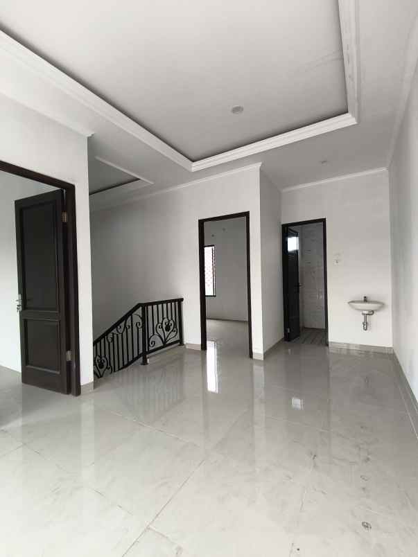 dijual rumah jalan h kochen cilodong