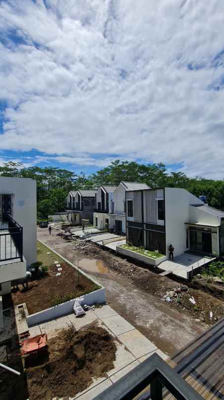 dijual rumah jalan kaliurang km 12