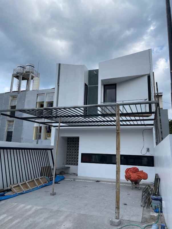 dijual rumah jalan kaliurang km 14