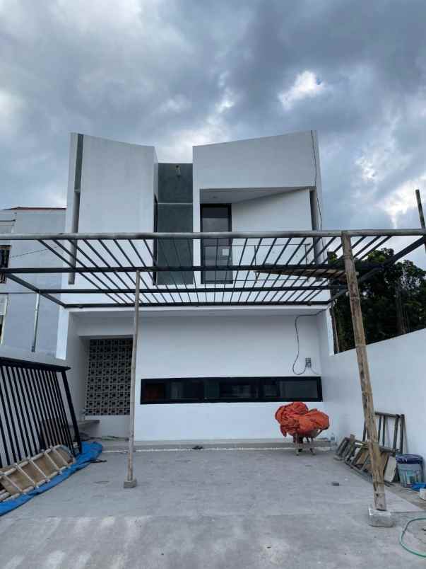 dijual rumah jalan kaliurang km 14