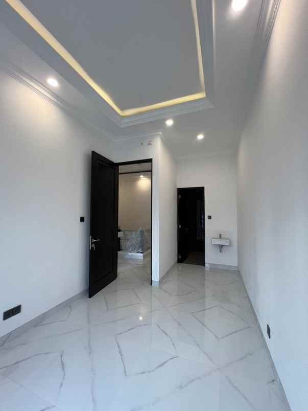 dijual rumah jalan kertajaya indah timur
