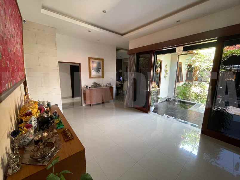 dijual rumah jalan laksamana