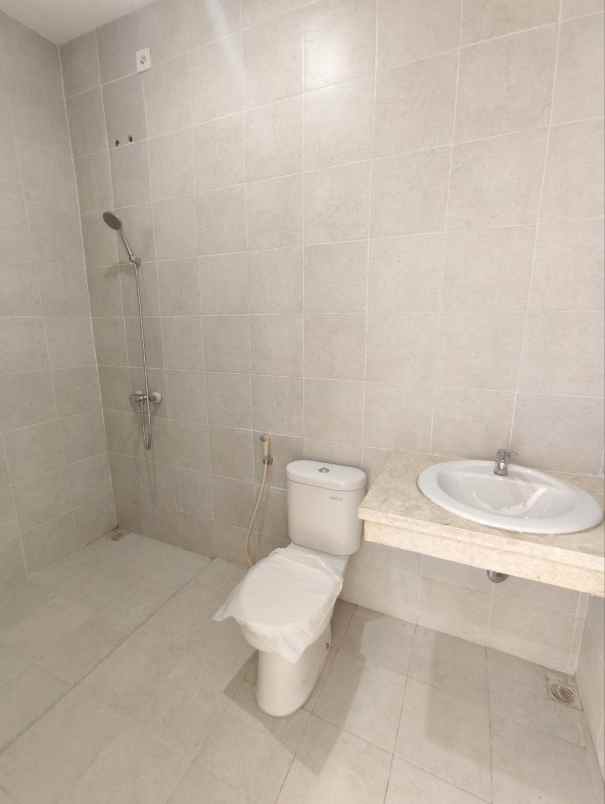 dijual rumah jalan manyar jaya