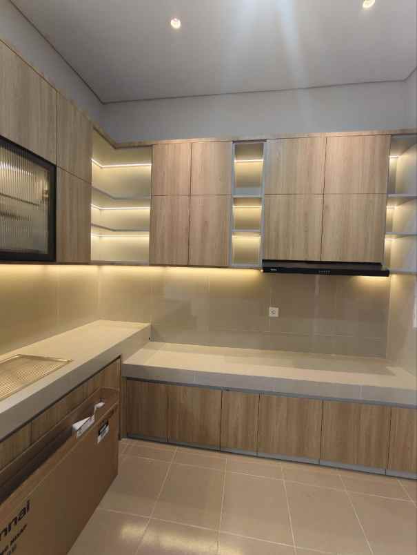 dijual rumah jalan manyar jaya