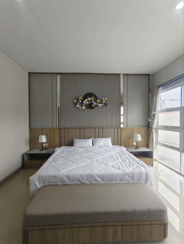 dijual rumah jalan manyar jaya