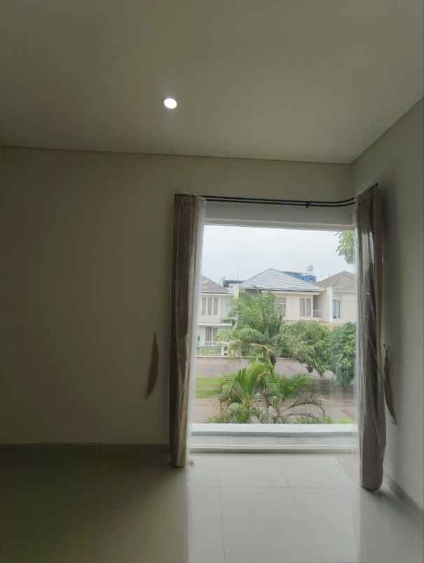 dijual rumah jalan manyar jaya