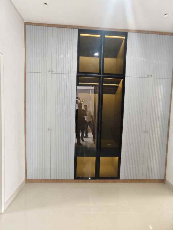 dijual rumah jalan manyar jaya