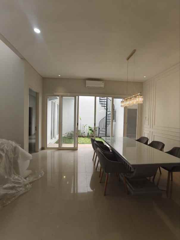 dijual rumah jalan manyar jaya