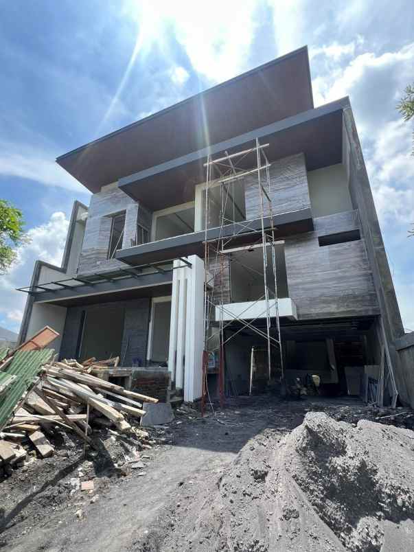 dijual rumah jalan pakuwon indah