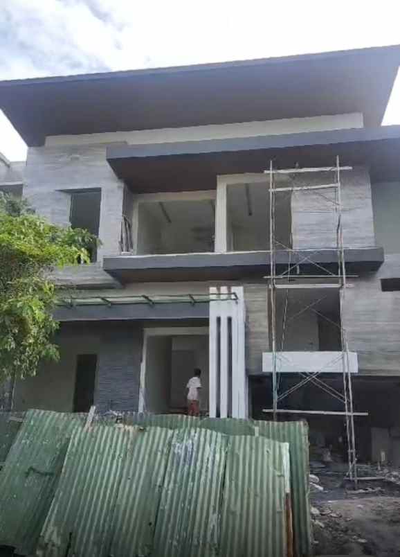 dijual rumah jalan pakuwon indah