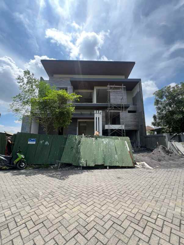 dijual rumah jalan pakuwon indah