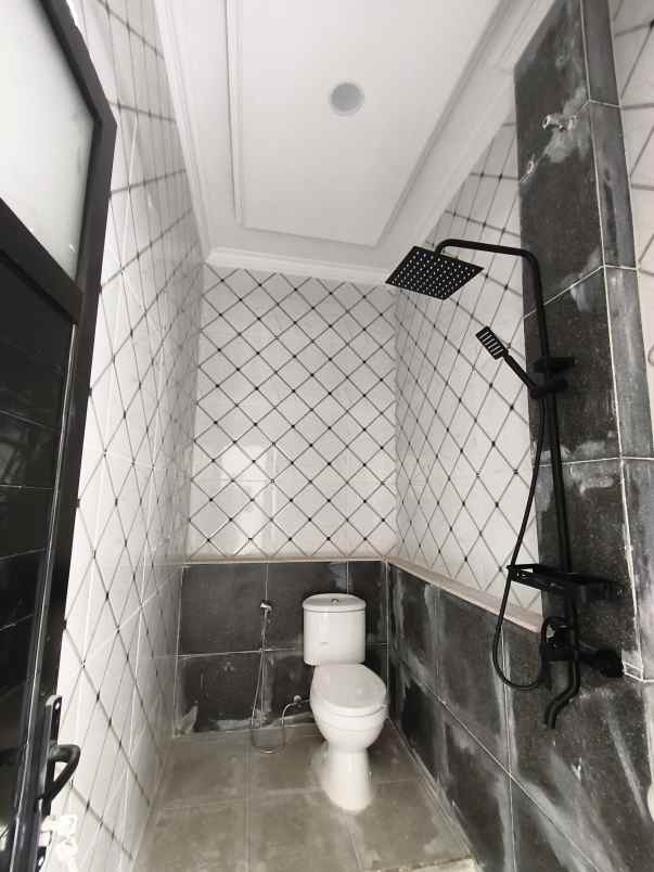 dijual rumah jalan perhubungan