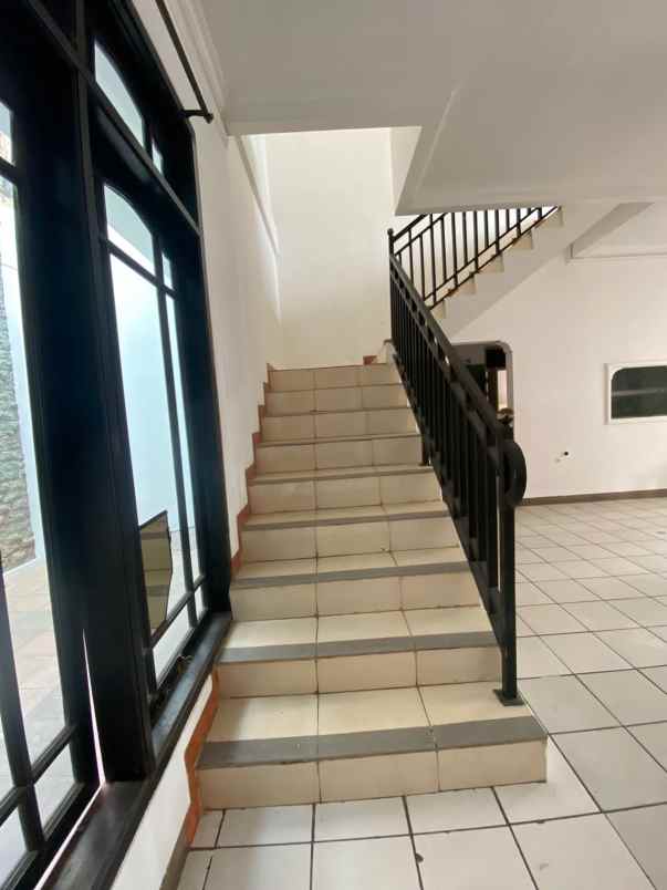 dijual rumah jalan ra kartini margahayu