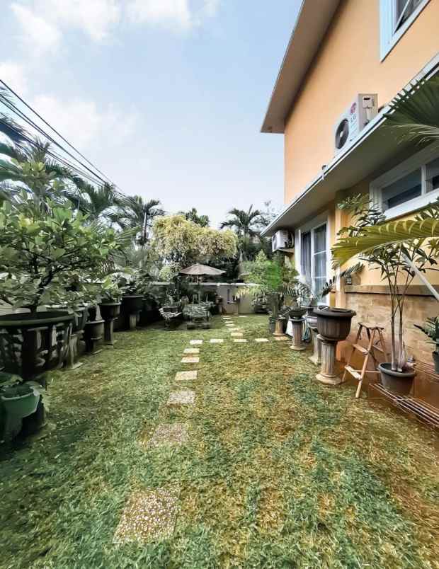 dijual rumah jalan raya bintaro