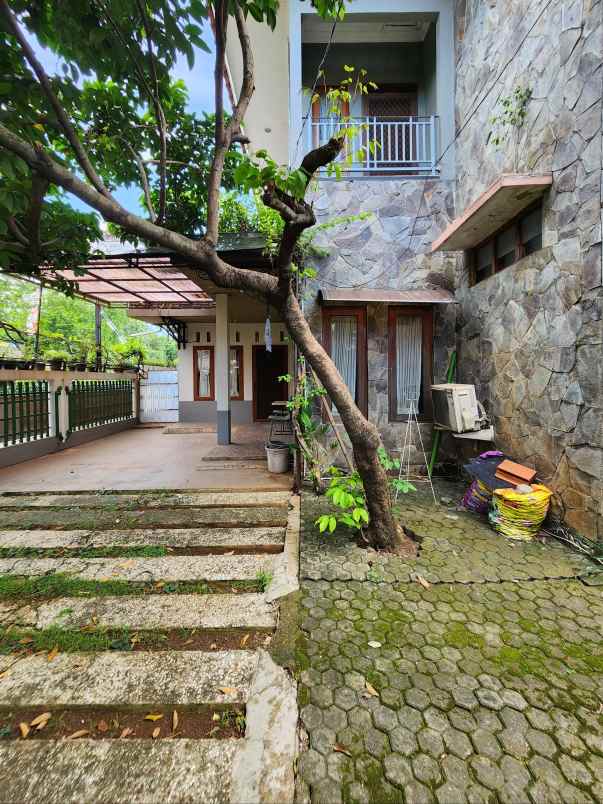 dijual rumah jalan raya bintaro jaya